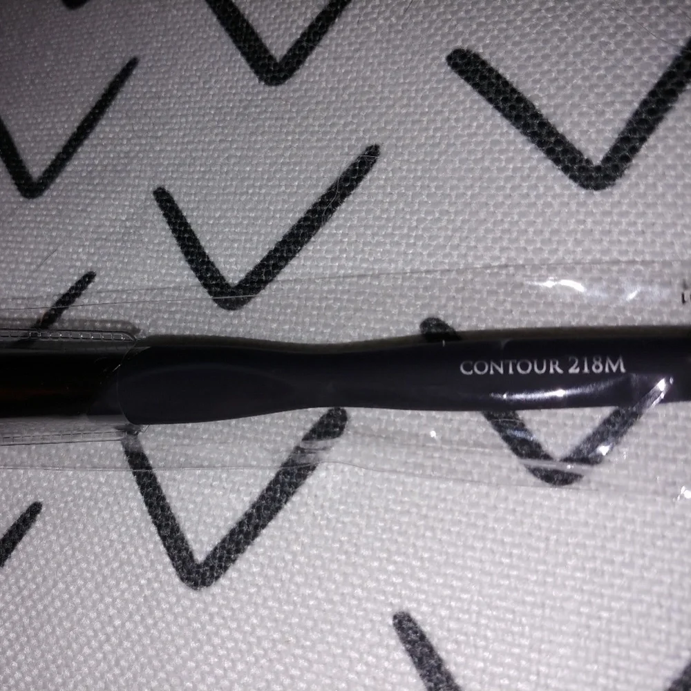 F.A.R.A.H. Contour Brush